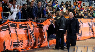 אוהדי בני יהודה מקללים את קשטן (שי לוי) אוהדי בני יהודה מקללים את קשטן (שי לוי)