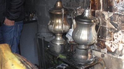 הגביעים השרופים במשרדיה של בית&qout;ר (גיא בן זיו) הגביעים השרופים במשרדיה של בית&qout;ר (גיא בן זיו)