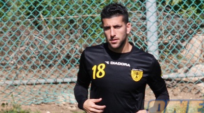 אבי ריקן. ספג ביקורת מאלי כהן (גיא בן זיו)