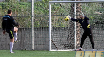 שורה מאמן את ברק לוי (יניב גונן)