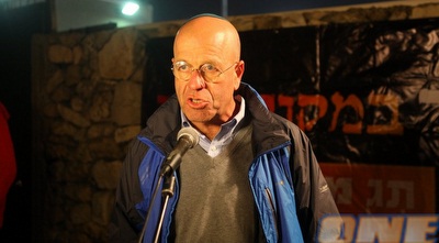 אברום בורג (יוסי ציפקיס)