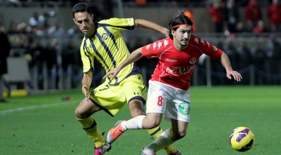 אלמוג כהן עובר את ערן זהבי (יניב גונן) אלמוג כהן עובר את ערן זהבי (יניב גונן)