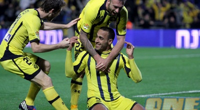 ראדי חוגג את הרביעי עם פריצה וייני (יניב גונן) ראדי חוגג את הרביעי עם פריצה וייני (יניב גונן)