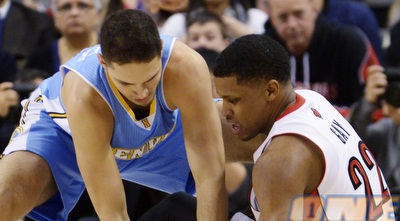 רודי גיי נלחם על כדור עם איבאן פורנייר (רויטרס)