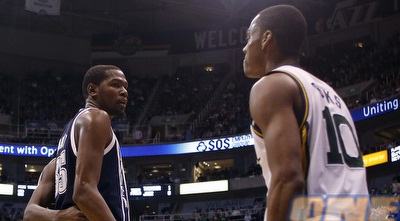 דוראנט ואלק ברוקס מחליפים מבטים (רויטרס)