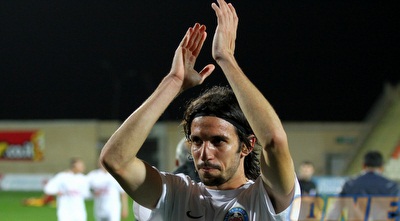 יובל שבתאי מודה לקהל (שי לוי)