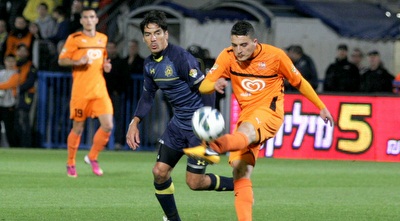 סתיו פיניש לפני יואב זיו (משה חרמון)