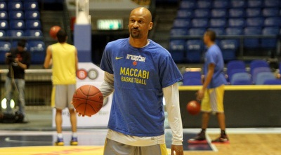 דווין סמית´. שחקן החודש יספק את הסחורה? (חגי ניזרי)