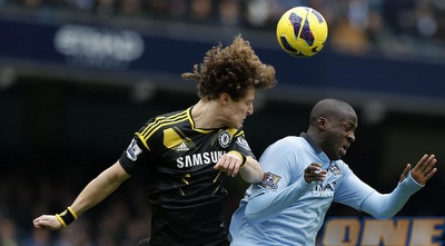 יאיא טורה ודוד לואיז עולים לנגיחה (רויטרס) יאיא טורה ודוד לואיז עולים לנגיחה (רויטרס)