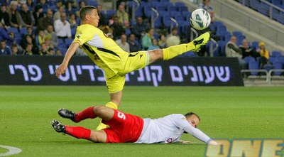 מוגרבי מעל חלאילה. כמעט שער של קשר נתניה (משה חרמון)