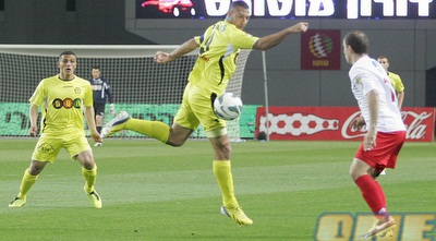 אחמד סבע מרחף. כשאין כדורגל, גם ריקודים זה ספורט (משה חרמון)