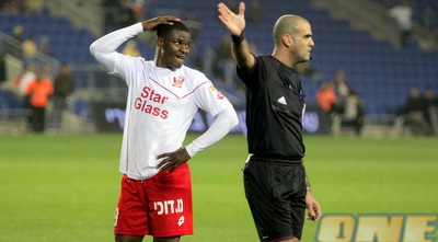 ירו בלו. נמצא על הכוונת של המועדון (משה חרמון) ירו בלו. נמצא על הכוונת של המועדון (משה חרמון)