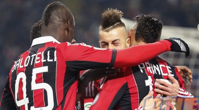 שחקני מילאן חוגגים עם אל שערוואי (רויטרס)