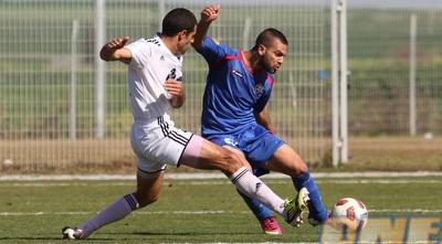 רותם שמול מנסה לבעוט (עמית מצפה)