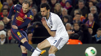 אינייסטה מנסה מול ארבלואה (רויטרס)