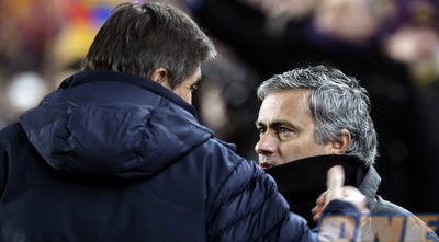 מוריניו וראואה. &qout;לפחות לי יש רחוב על שמי&qout; (רויטרס) מוריניו וראואה. &qout;לפחות לי יש רחוב על שמי&qout; (רויטרס)