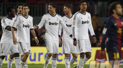 שחקני ריאל יורדים מחוייכים מכר הדשא (רויטרס)