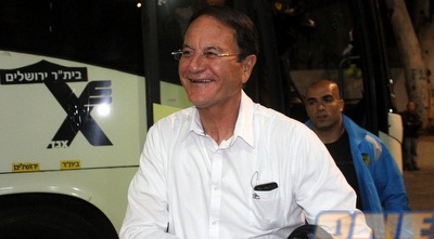 אלי כהן מגיע לבלומפילד (חגי ניזרי)