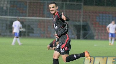 מוחמד כליבאת חוגג את שער היתרון של סכנין (משה חרמון)