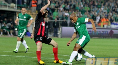 אנדלובו מטעה את רואש (יניב גונן)