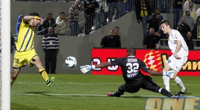 גלאבינה כובש את השער השני מול אניימה (יוסי ציפקיס)