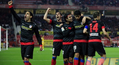 פלקאו ושחקני אתלטיקו מדריד חוגגים עלייה לשלב הבא (רויטרס)