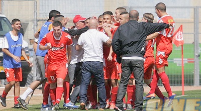 מוחמד זידאן חוגג עם החברים (משה חרמון)