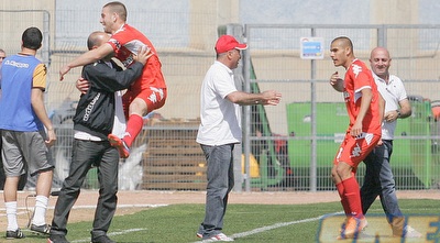 עדן שרם בטירוף אחרי השער השני (משה חרמון)