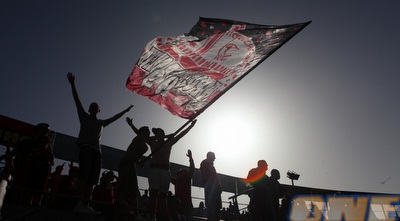 כדורגל אין, תמונות יפות דווקא יש. אוהדי הפועל ב&qout;ש (יוסי ציפקיס)