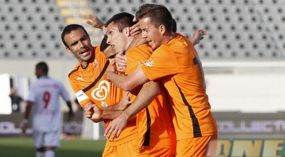 ננאד מרינקוביץ&acute; חוגג עם אדם הרפקה וכפיר אדרי (יוסי ציפקיס)