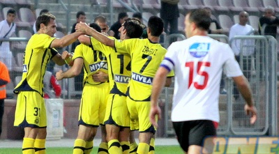 שחקני מכבי מברכים את טיבי (יניב גונן) שחקני מכבי מברכים את טיבי (יניב גונן)