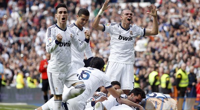 שחקני ריאל מדריד בטירוף לאחר הניצחון (רויטרס)