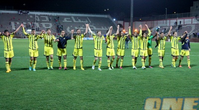 שחקני מכבי מודים לקהל (יניב גונן) שחקני מכבי מודים לקהל (יניב גונן)