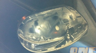 מראת הרכב מפורקת (ליאור טימור) מראת הרכב מפורקת (ליאור טימור)