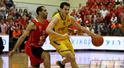 פניני עובר את רנדל (שי לוי)