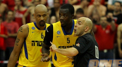 ג´יימס מתווכח עם השופט (שי לוי)