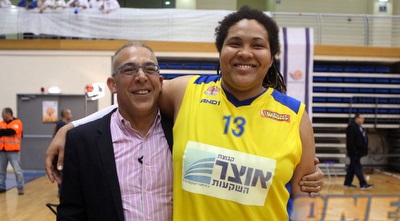 דניאל אדאמס ועדני דגן חוגגים (יוסי ציפקיס)