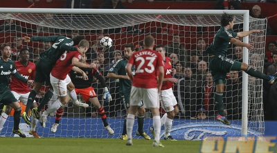 נמניה וידיץ´ נוגח לקורה (רויטרס)