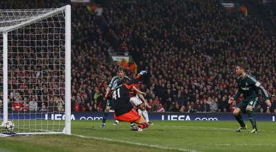 הכדור של סרחיו ראמוס חודר לרשת של דייגו לופס (רויטרס)