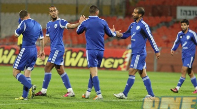 עטר עם אלברמן וראדי אחרי השער (עמית מצפה)