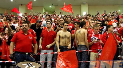 אוהדי הפועל בדרבי. מזרחי מאשים (שי לוי) אוהדי הפועל בדרבי. מזרחי מאשים (שי לוי)