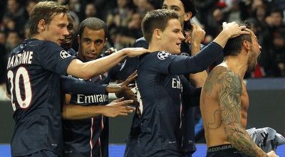 שחקני פאריס בתור לברך את לאבצי (רויטרס)