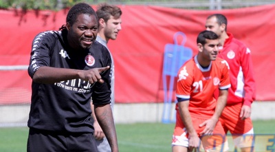 אפולה אדל. הצדיק את מקומו בין הקורות (יניב גונן)