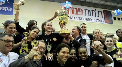 אשדוד חוגגת גביע (יניב גונן) אשדוד חוגגת גביע (יניב גונן)