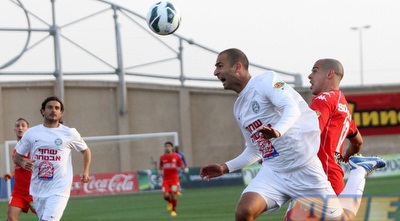 מושיקו מישאלוף לפני טל בן חיים (חגי ניזרי) מושיקו מישאלוף לפני טל בן חיים (חגי ניזרי)