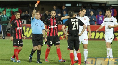 רואש מורחק במשחק בו הקריב עצמו (עמית מצפה)