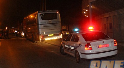 ניידת המשטרה והאוטובוס של הפועל (חגי ניזרי)