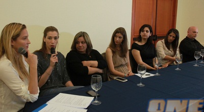 אורנית שוורץ וגילי שם טוב במהלך הכנס