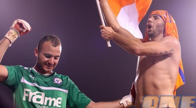 שחקני ראשל&qout;צ חוגגים (יוסי ציפקיס)