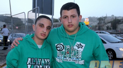 אוהדי מכבי חיפה מחוץ לטדי (יניב גונן) אוהדי מכבי חיפה מחוץ לטדי (יניב גונן)